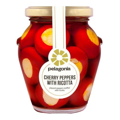 cherry peppers met ricotta en kappers